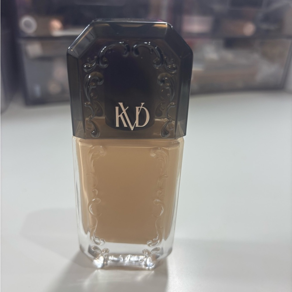 KVD Good Apple Foundation 03 Light